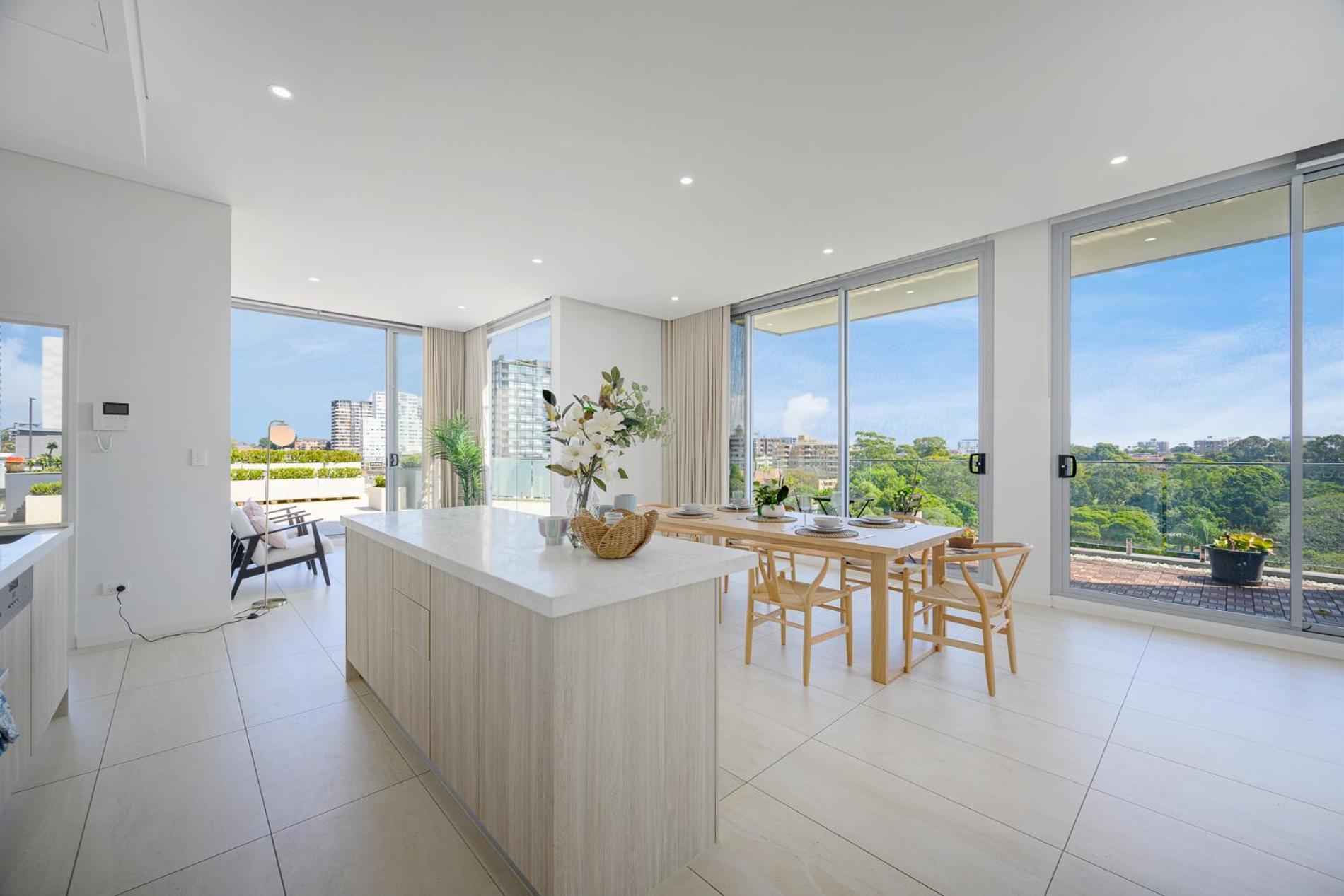 Cozy 3br With Large Balcony For Relaxation Apartment